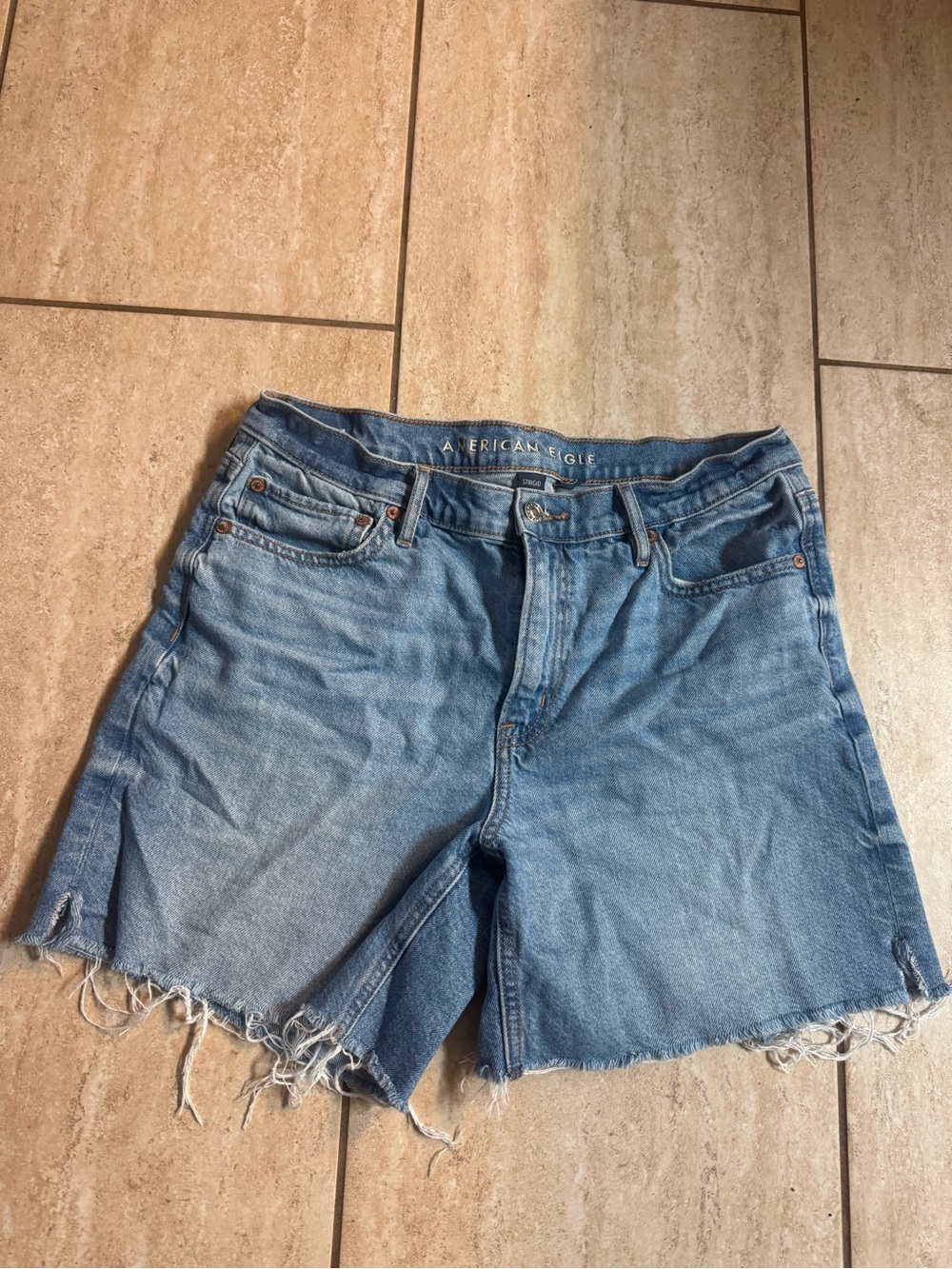 American Eagle Outfitters Size 6 Women’s 6” Light Wash Denim Cutoff Shorts